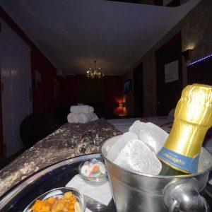 Champagne en cubitera en suite Madrid